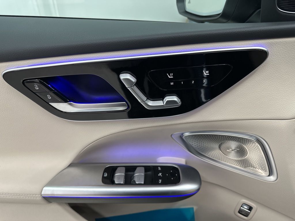 2025 Mercedes Benz C 300 photo 10