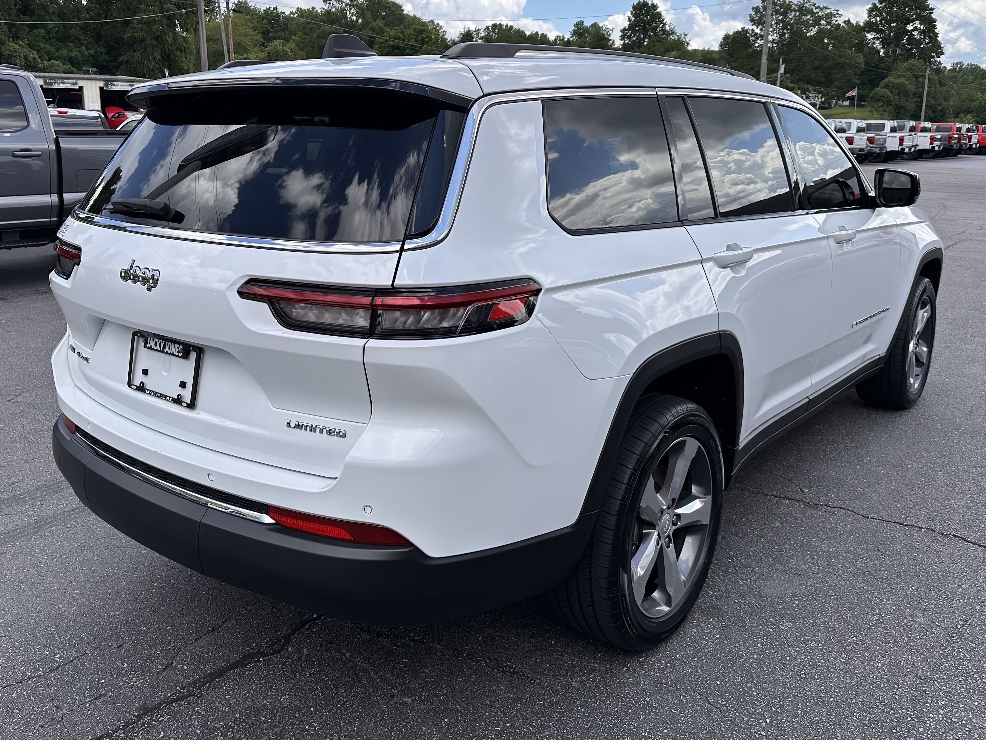 2022 Jeep Grand Cherokee Limited photo 3