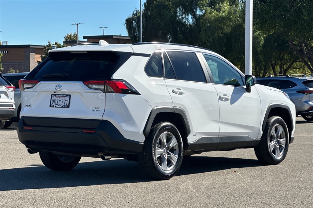 2025 Toyota RAV4 Hybrid LE photo 2