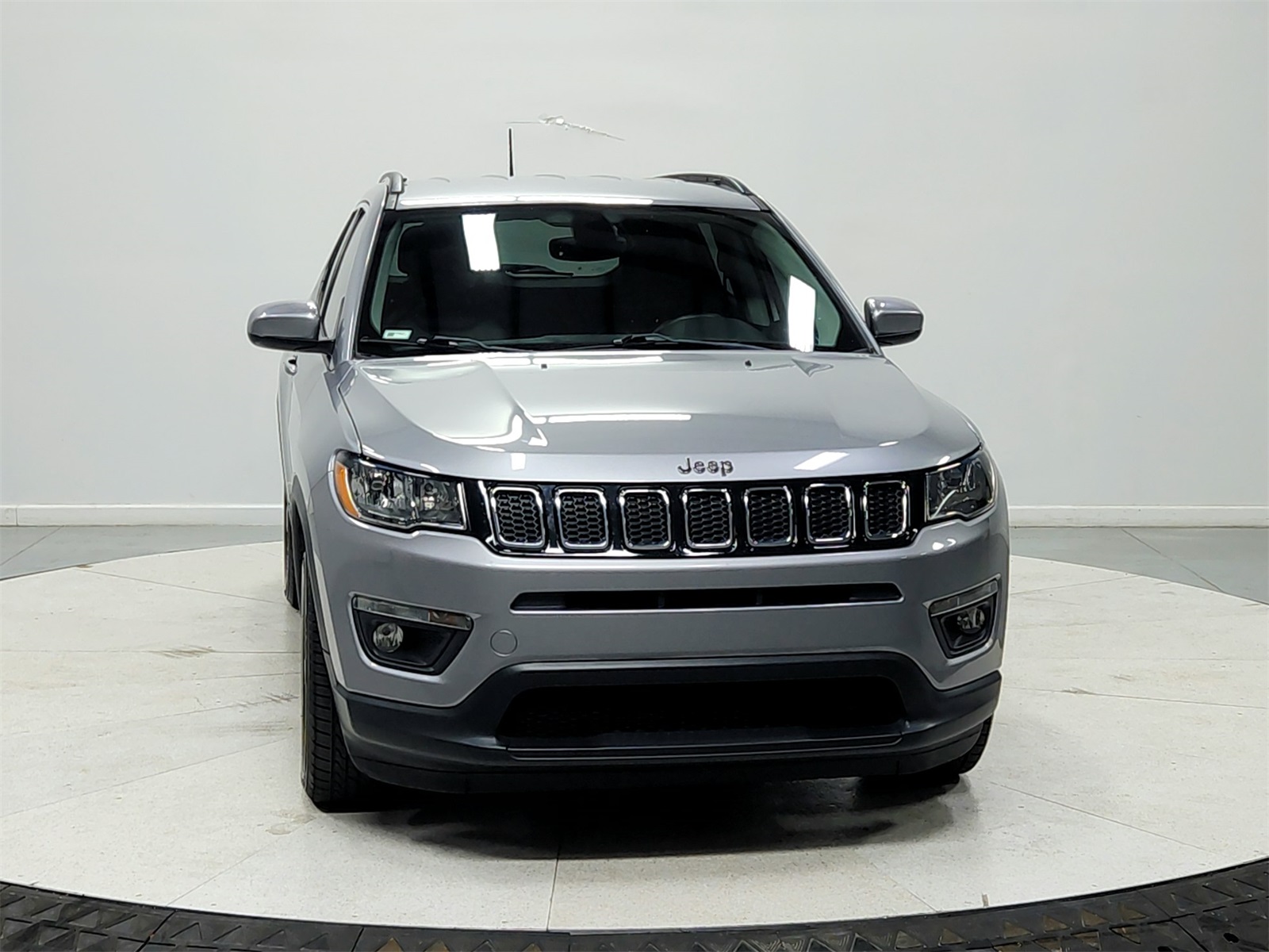 2018 Jeep Compass Latitude photo 2