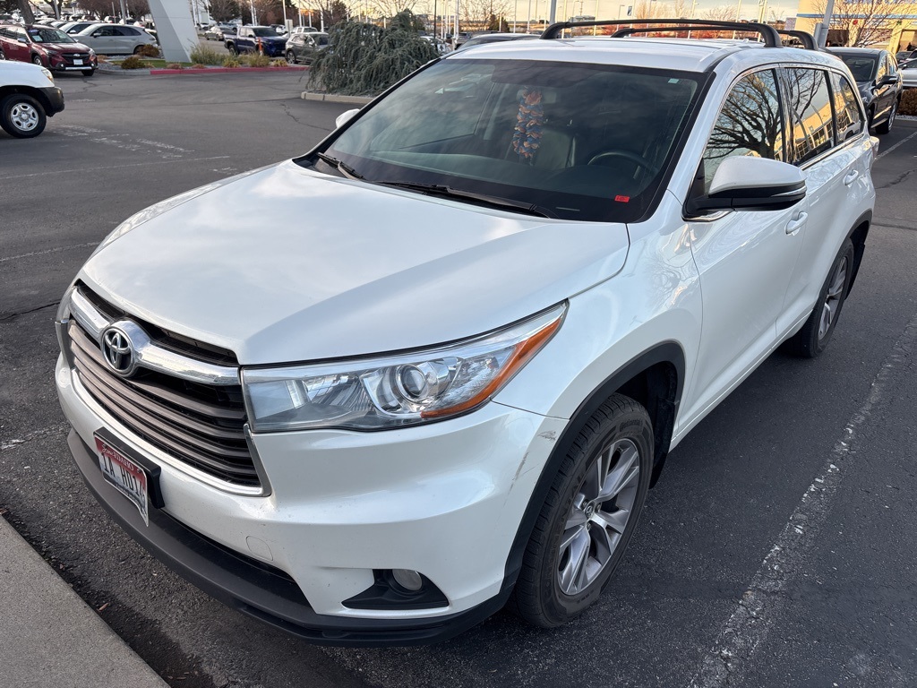 2016 Toyota Highlander LE Plus's photo