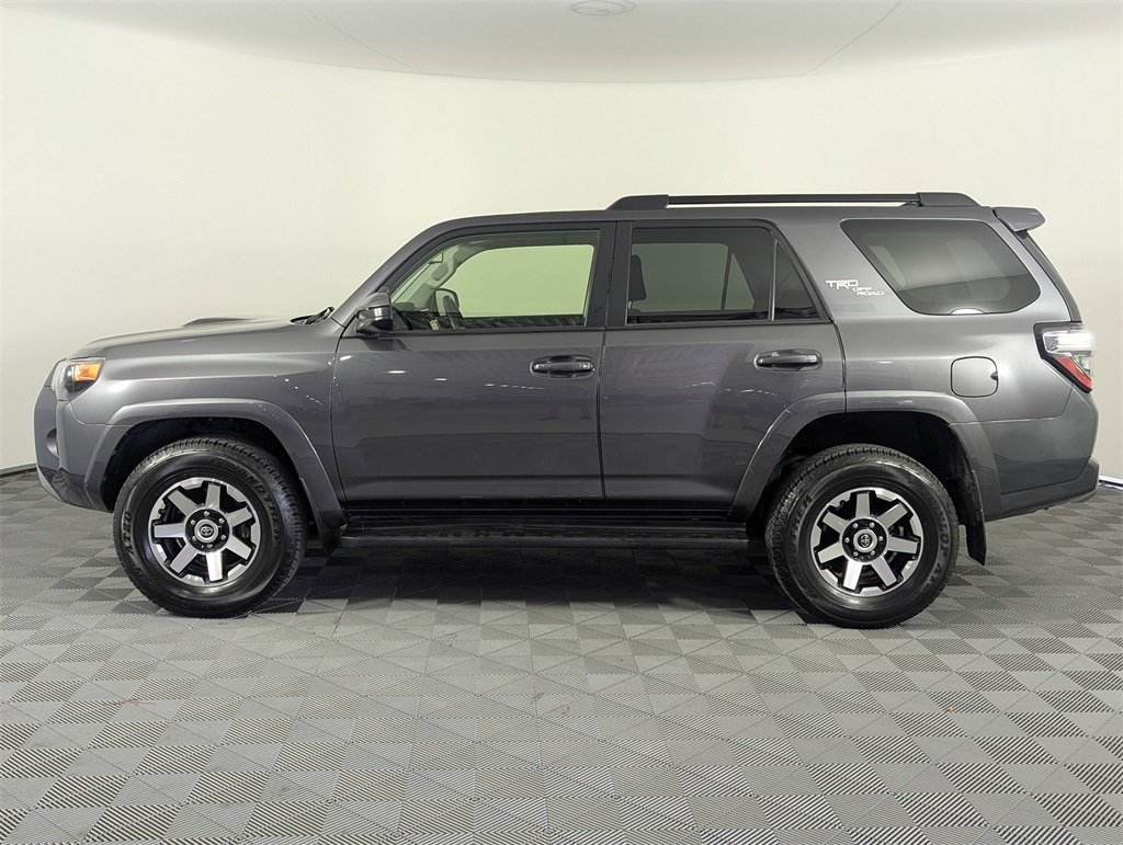 2022 Toyota 4Runner TRD Off-Road photo 3