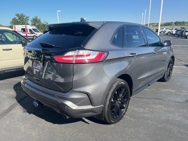 2021 Ford Edge ST photo 3