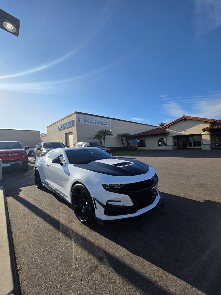 2019 Chevrolet Camaro 2SS photo 2