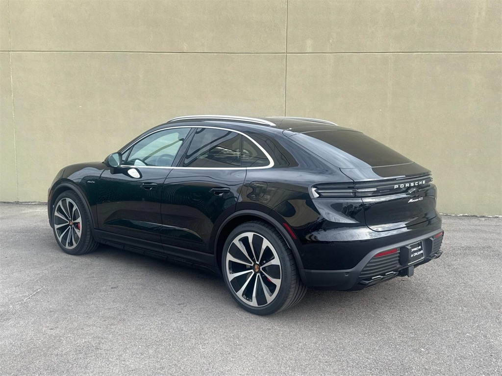 2025 Porsche Macan Electric photo 3