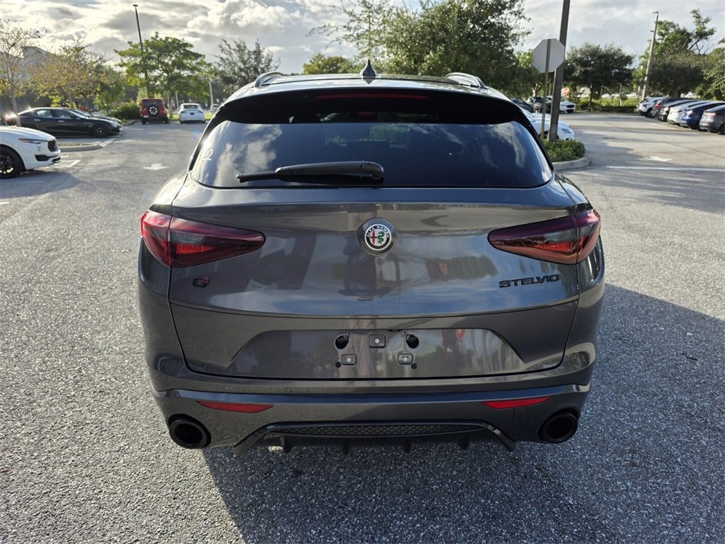 2022 Alfa Romeo Stelvio Ti Sport photo 4