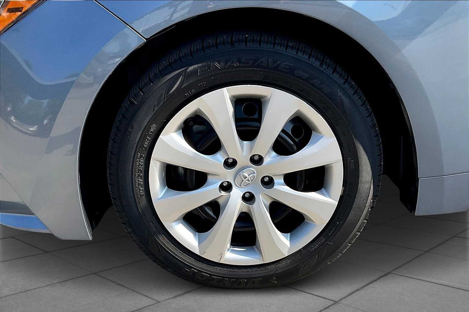 2024 Toyota Corolla LE photo 9