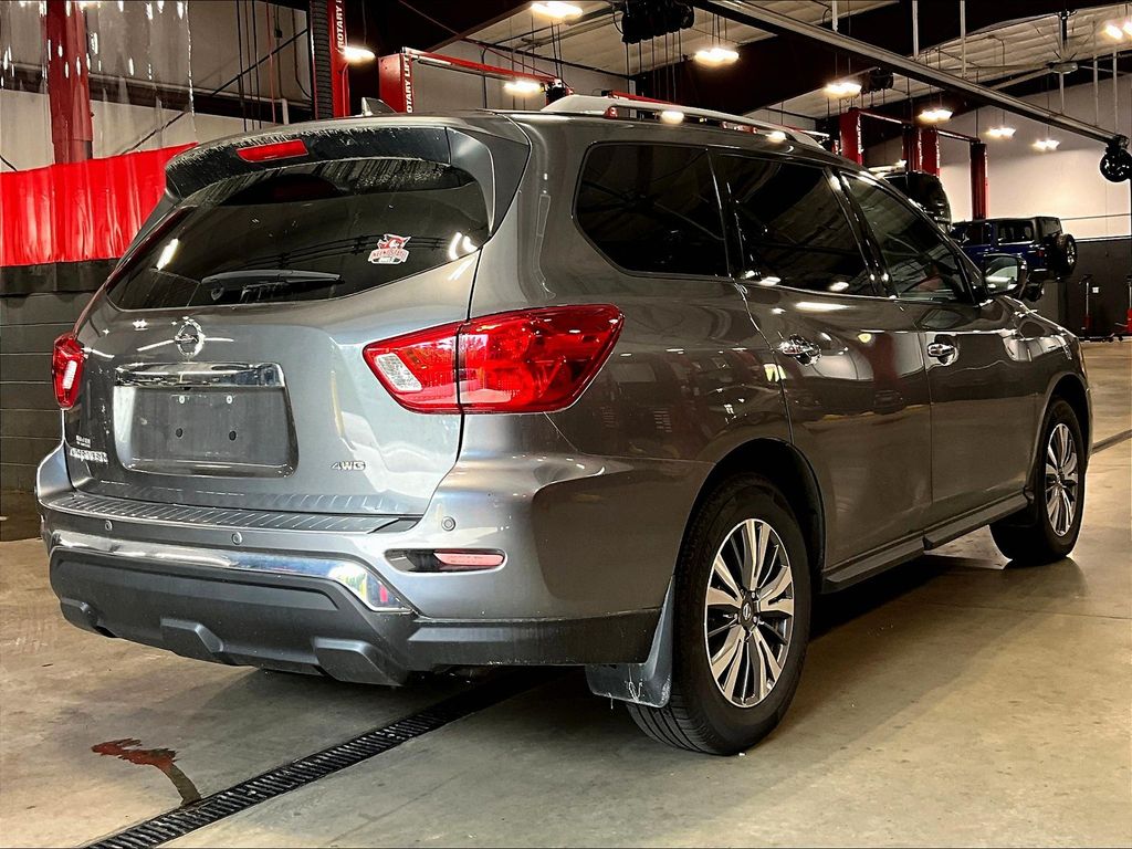 2020 Nissan Pathfinder S photo 3