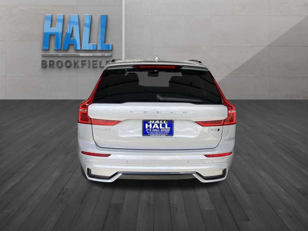 2024 Volvo XC60 B5 Core photo 4