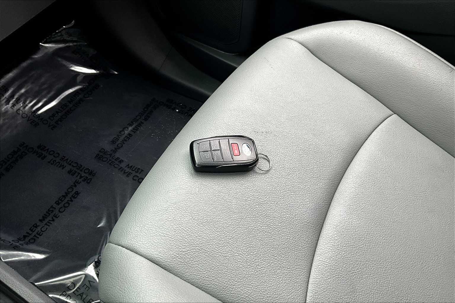 2024 Toyota Sienna XLE photo 14