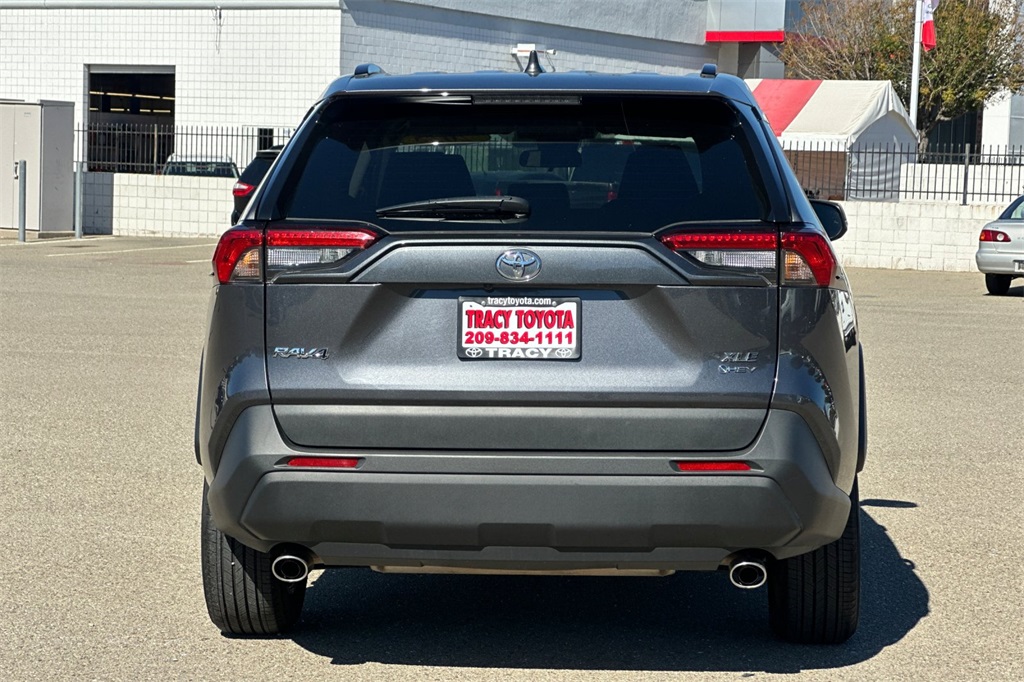 2025 Toyota RAV4 Hybrid XLE photo 3