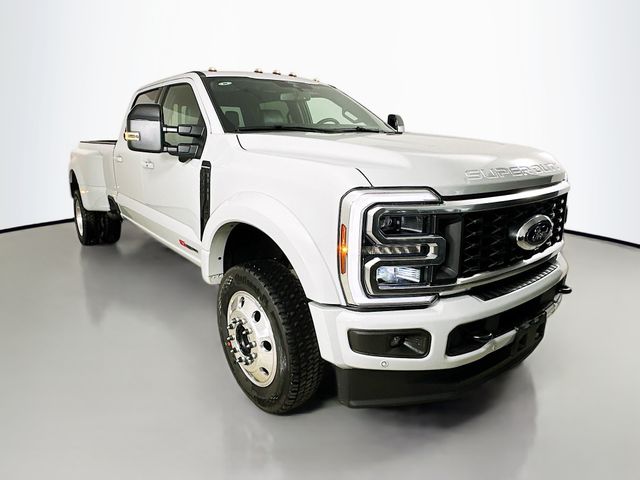 2026 Ford F-450 Super Duty Platinum's photo