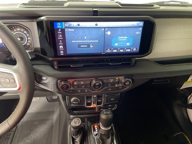 2025 Jeep Wrangler Sahara photo 23