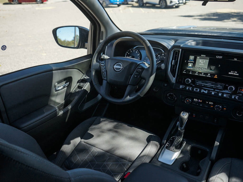 2025 Nissan Frontier SV photo 12