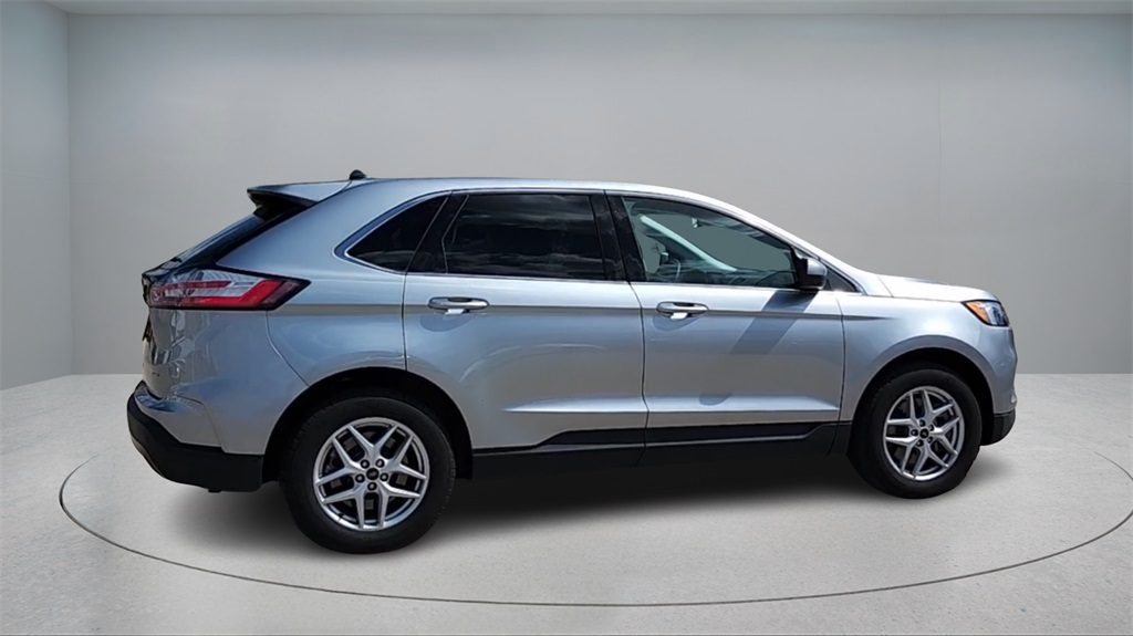 2024 Ford Edge SEL photo 3