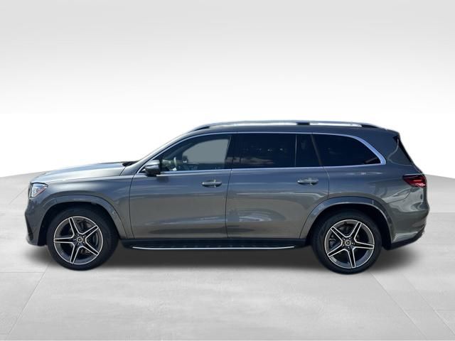 2025 Mercedes Benz GLS 450 4MATIC photo 2