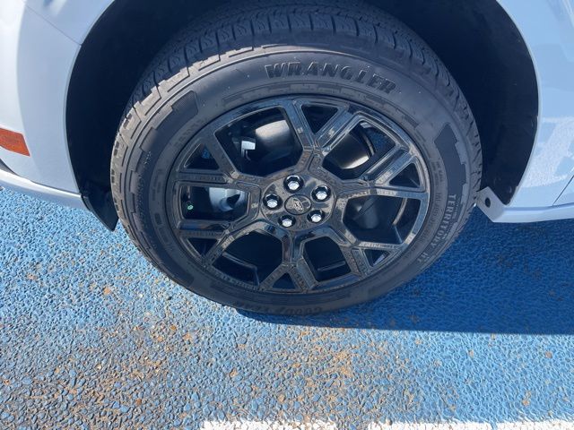 2025 Ford Maverick photo 3