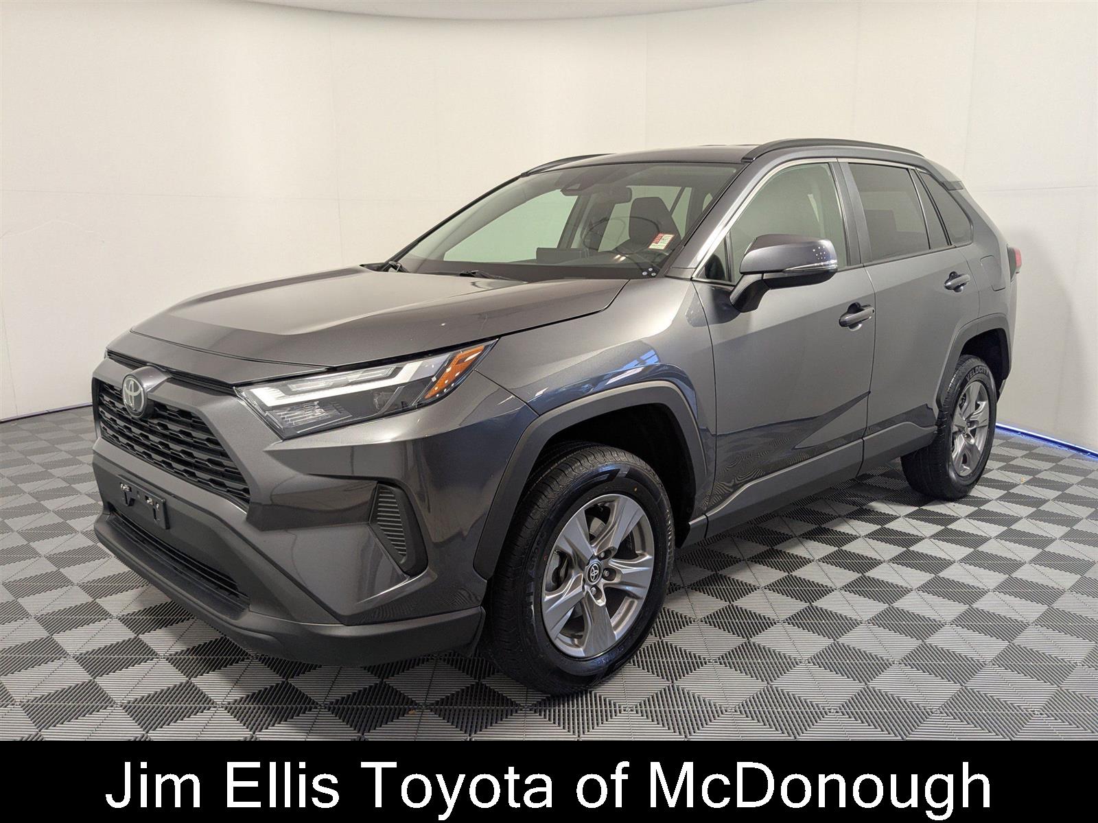 2024 Toyota RAV4 XLE's photo