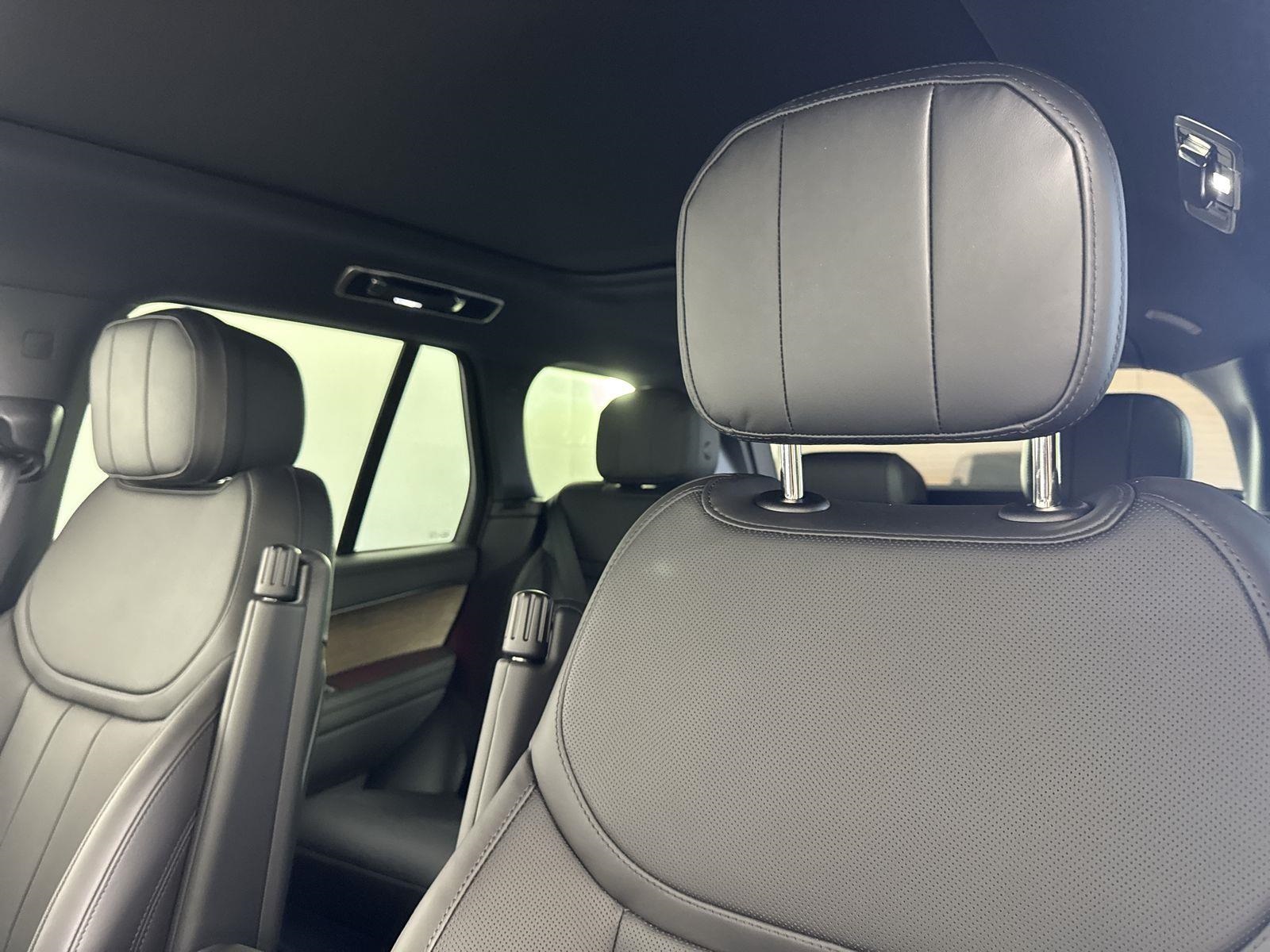 2025 Land Rover Range Rover SE photo 25