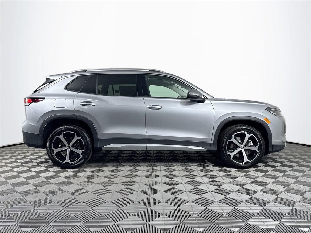 2025 Volkswagen Tiguan SE photo 4