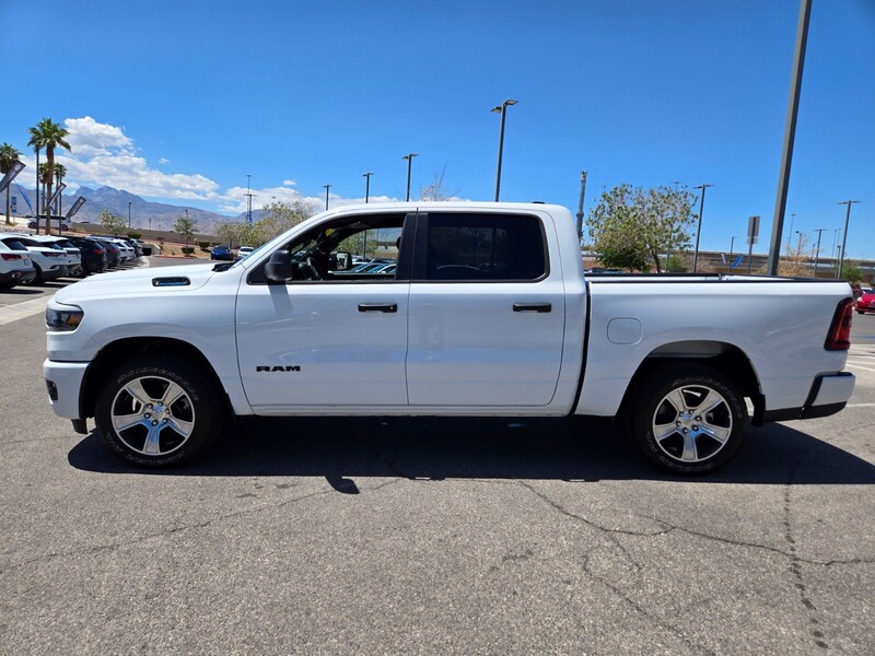 2025 Ram 1500 Tradesman photo 3