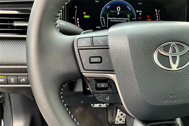 2025 Toyota Camry SE photo 18