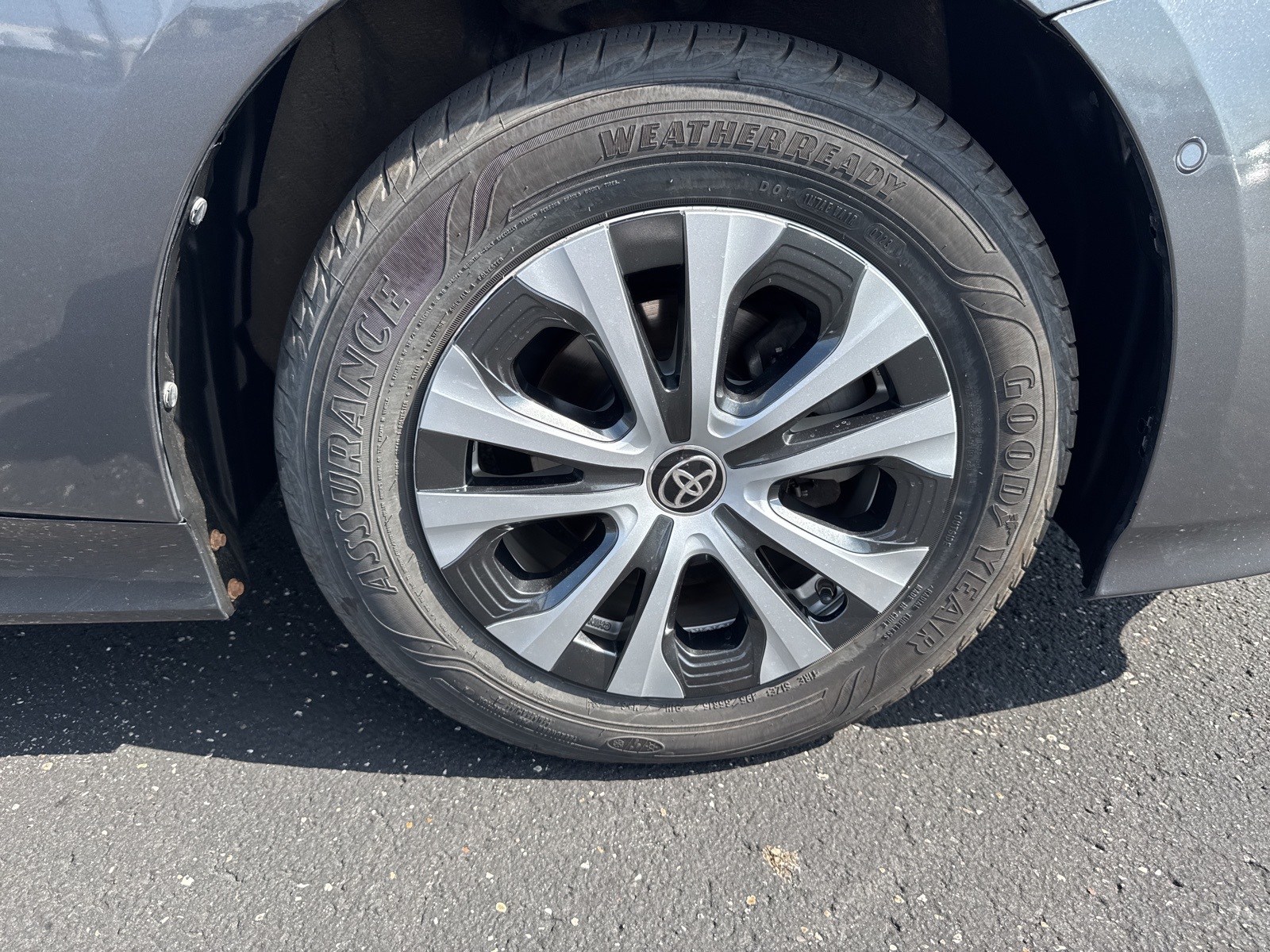 2019 Toyota Prius XLE AWD-e photo 17