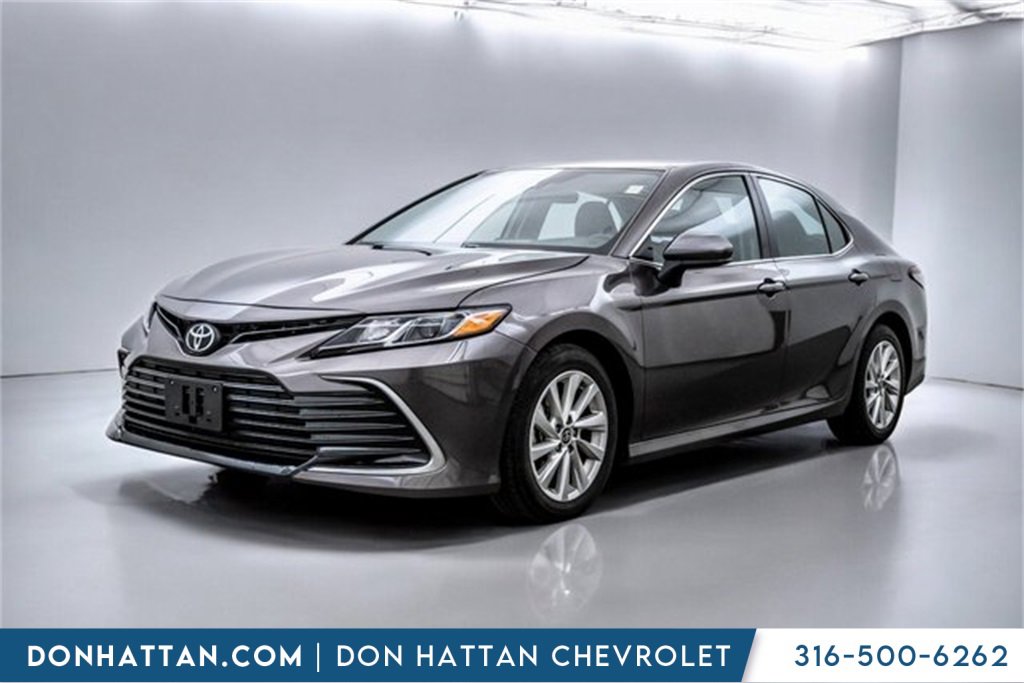 2023 Toyota Camry LE's photo