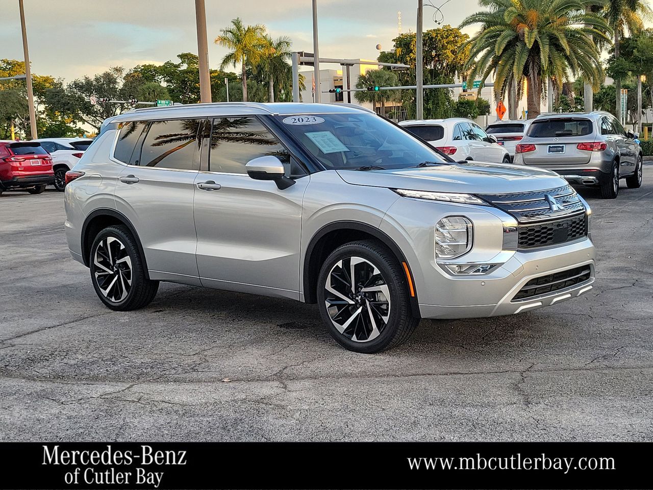 2023 Mitsubishi Outlander SEL's photo