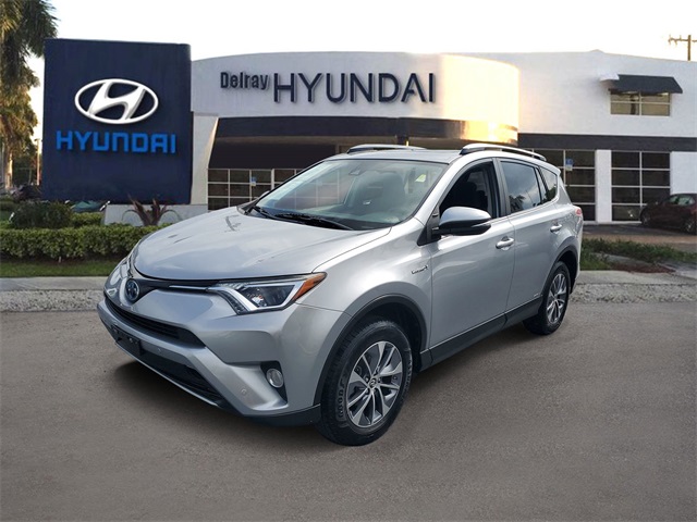 2017 Toyota RAV4 Hybrid XLE photo 3