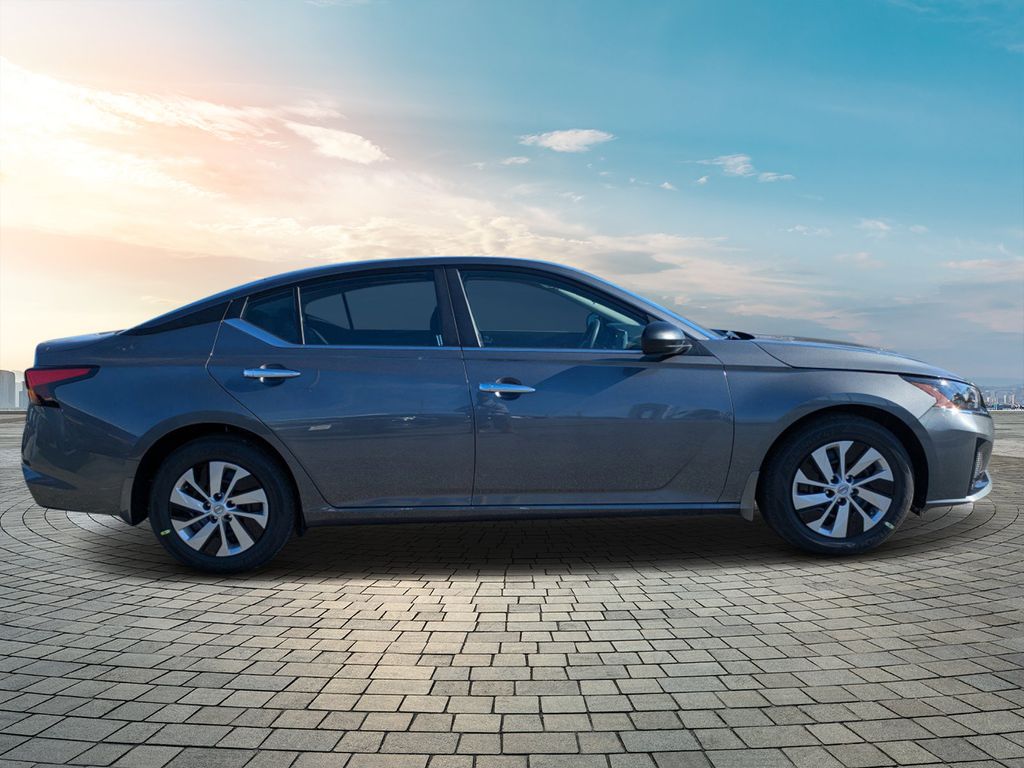 2025 Nissan Altima S photo 2