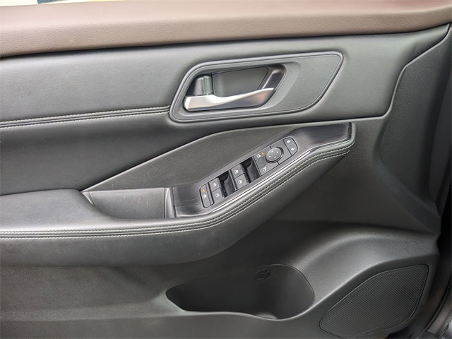 2023 Nissan Rogue SV photo 10