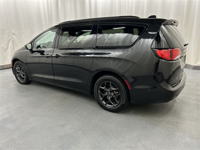 2020 Chrysler Pacifica Touring Plus photo 2