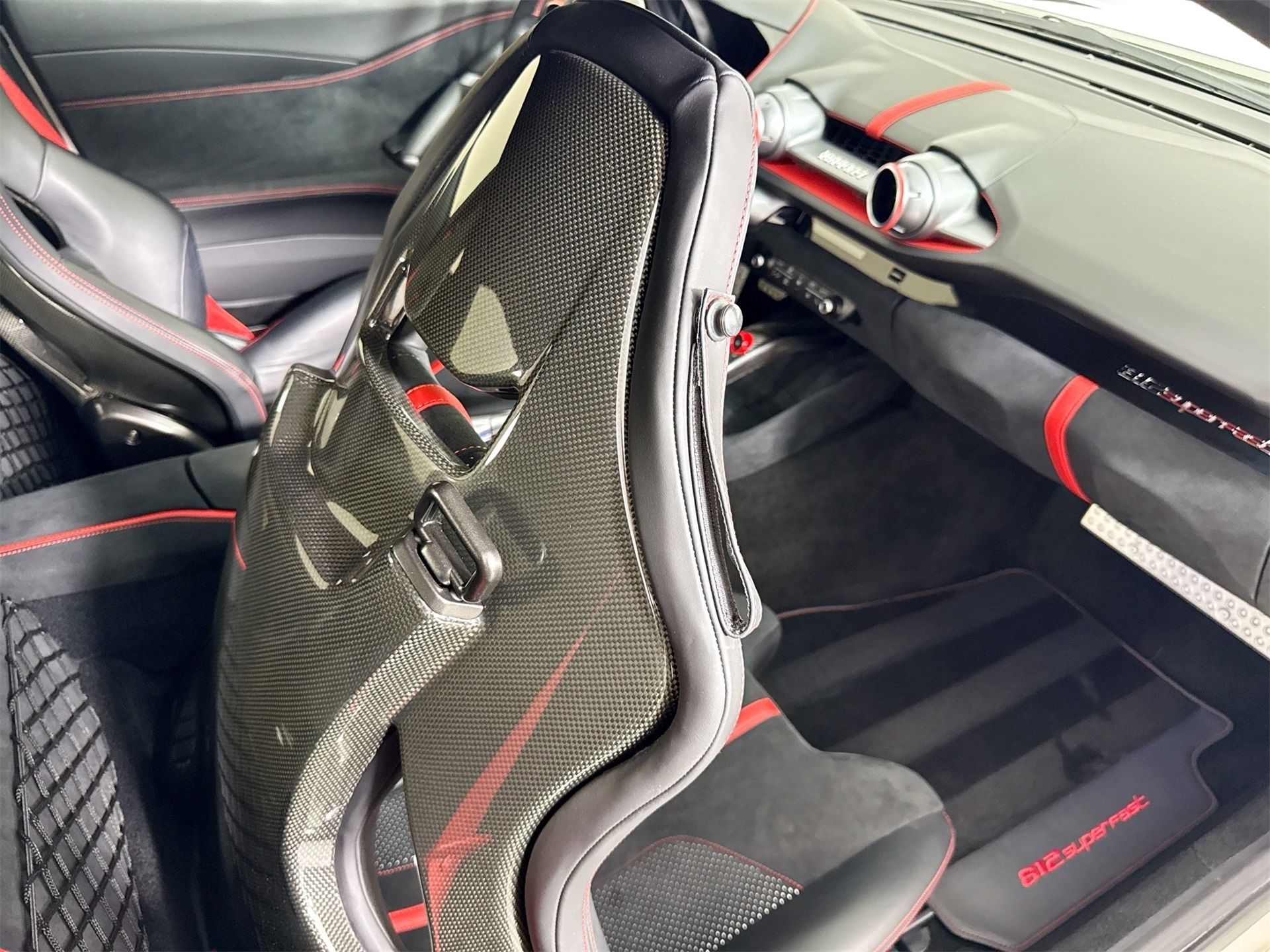 2020 Ferrari 812 Superfast Base photo 19