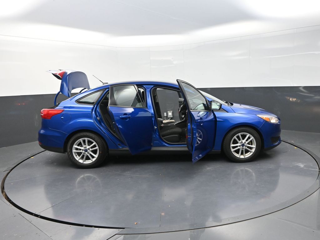 2018 Ford Focus SE photo 32