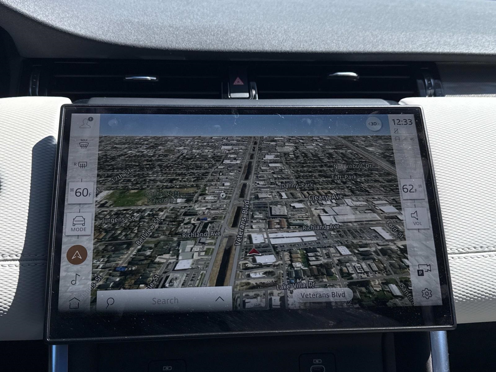 2025 Land Rover Discovery Sport SE photo 10