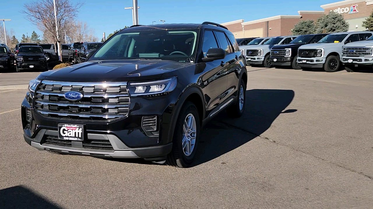 2025 Ford Explorer photo 3