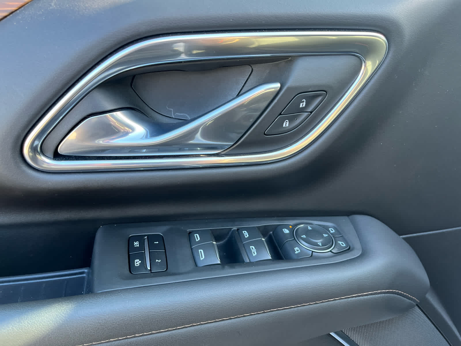 2023 Chevrolet Suburban High Country photo 18