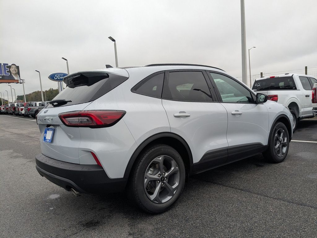 2026 Ford Escape ST-Line photo 3