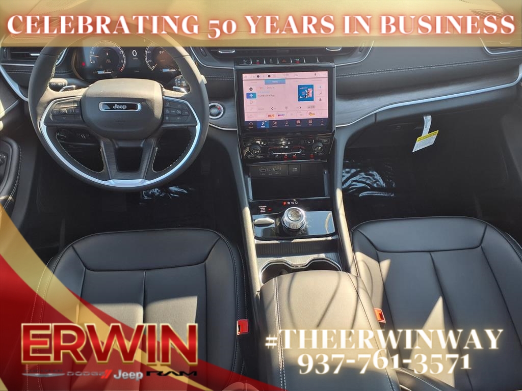 2025 Jeep Grand Cherokee Limited photo 2