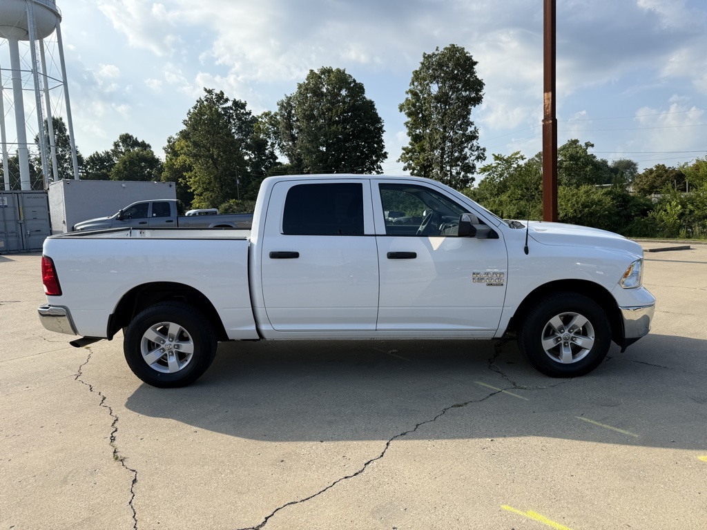 2023 Ram 1500 Classic SLT photo 4