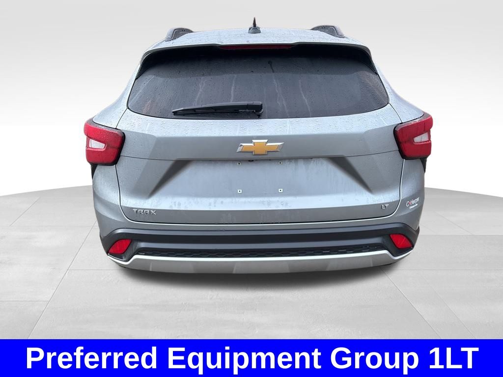 2024 Chevrolet Trax LT photo 4