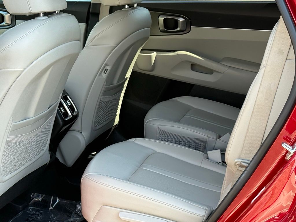 2023 Kia Sorento Hybrid EX photo 2