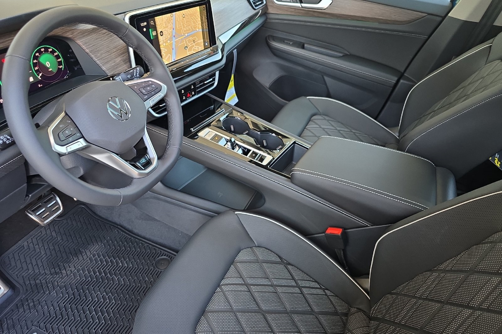 2025 Volkswagen Atlas SEL Premium R-Line photo 9