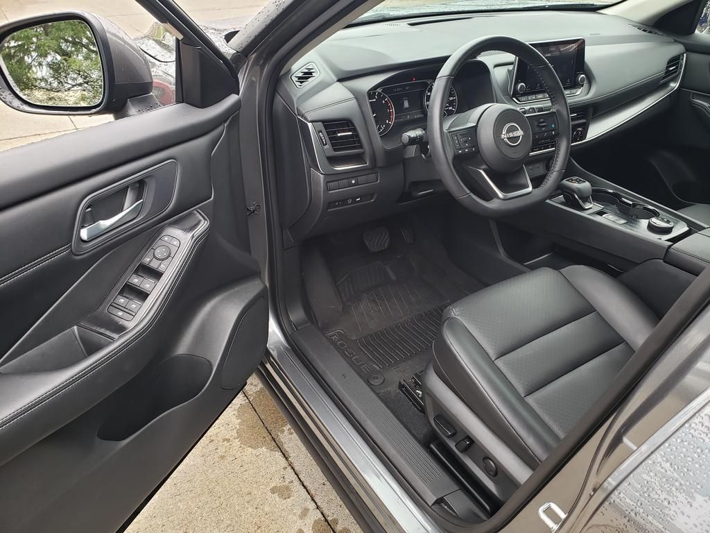 2024 Nissan Rogue SV photo 13