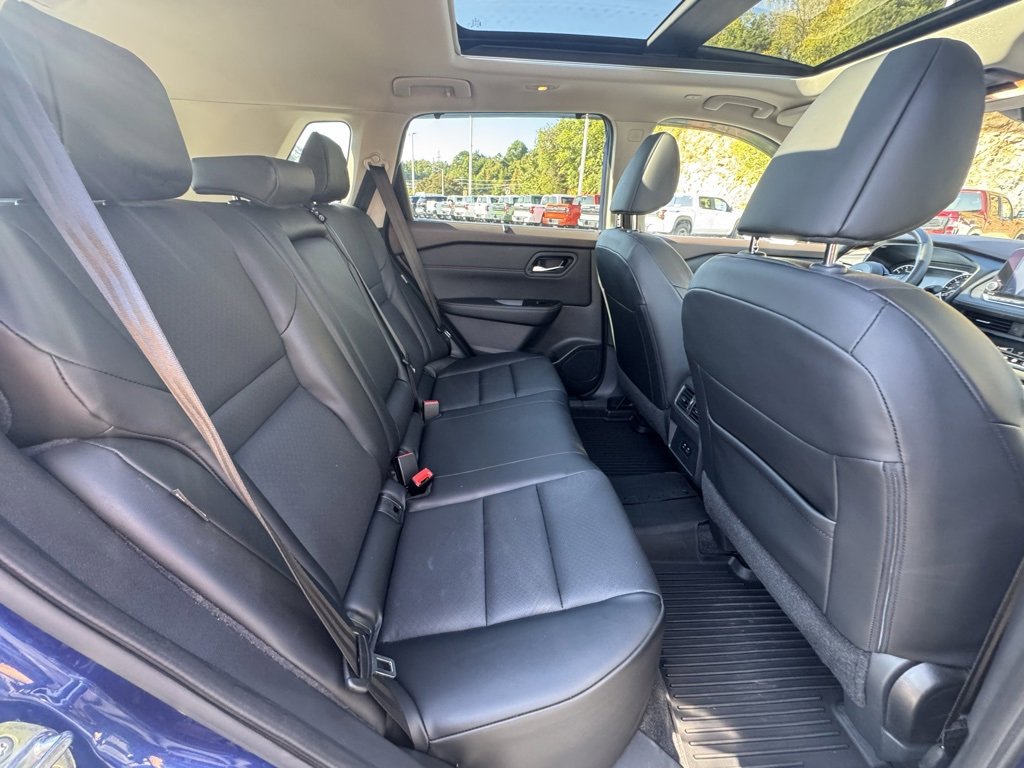 2023 Nissan Rogue SV photo 3