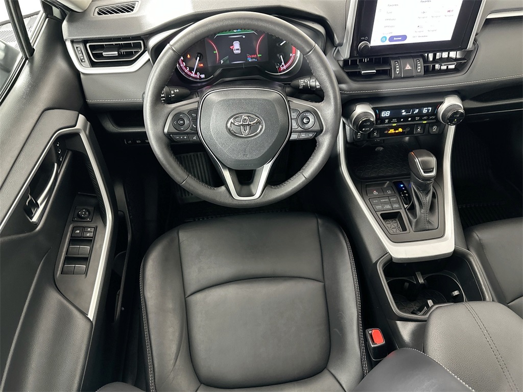 2023 Toyota RAV4 XLE Premium photo 19
