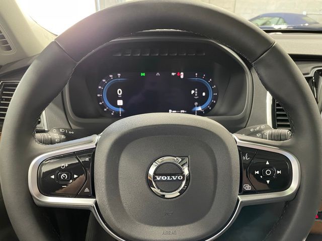 2025 Volvo XC90 Plus photo 17