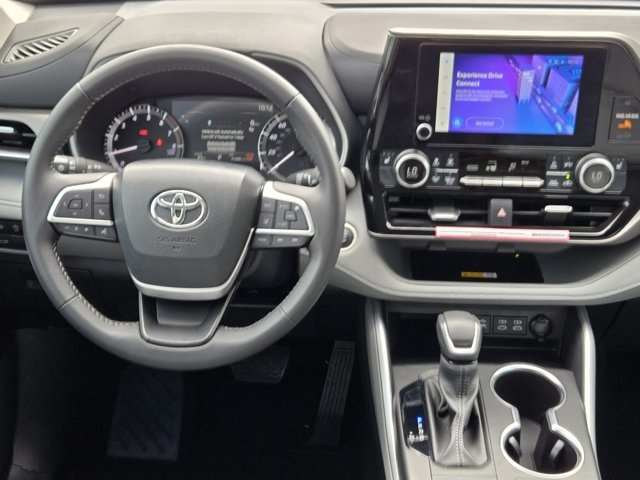 2024 Toyota Highlander XLE photo 16