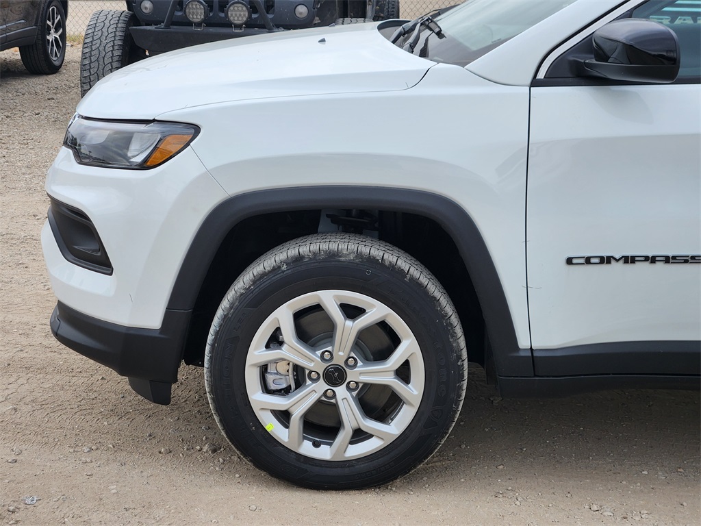 2026 Jeep Compass Latitude photo 2